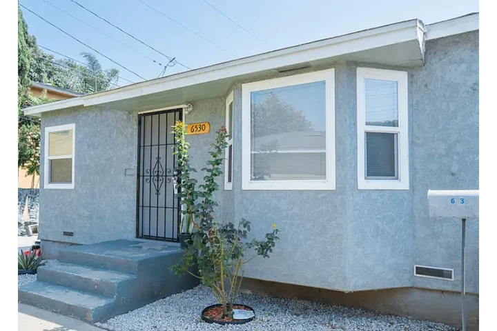 $2195 : HOUSE RENT IN Bell Gardens image 2