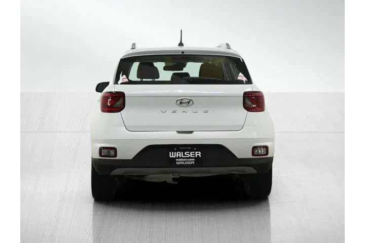 $17998 : Hyundai VENUE 2024 SEL 4dr C image 4