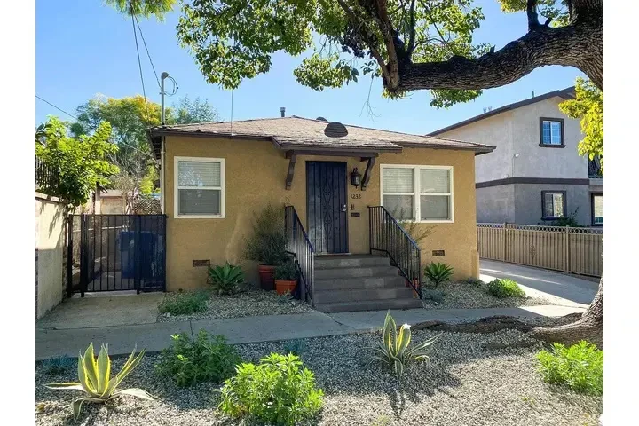 $800 : Home...Los Angeles, CA image 1
