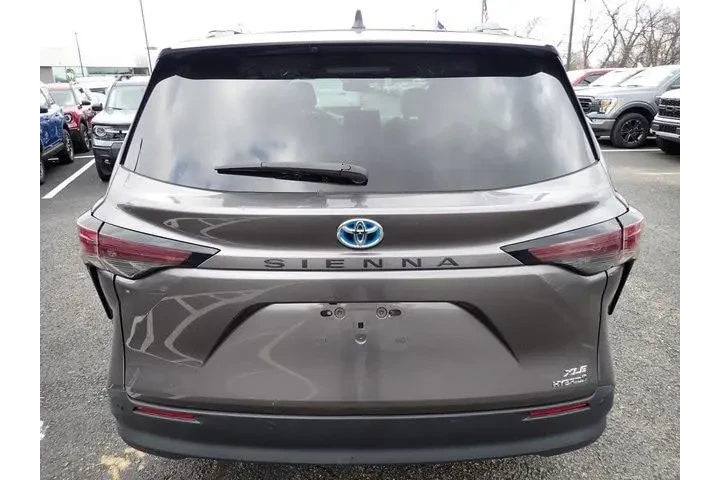 $38887 : Toyota Sienna 2024 XLE 8-Pas image 4