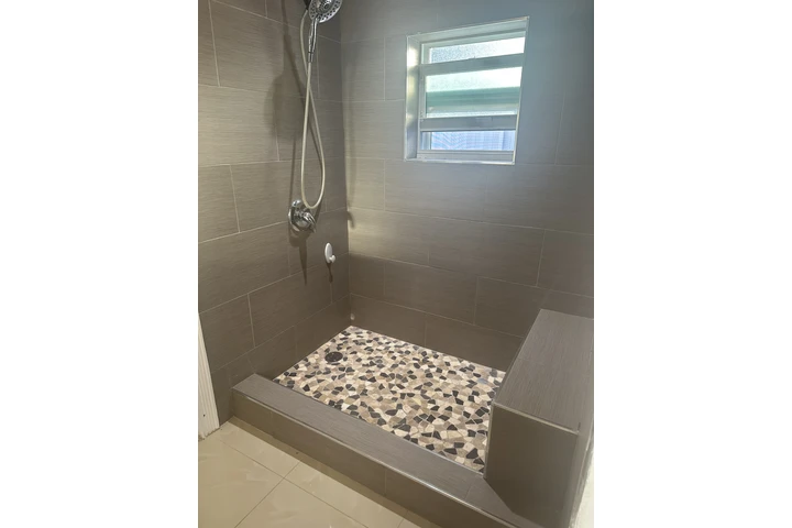 $1700 : Renta efficiency /  un cuarto image 2