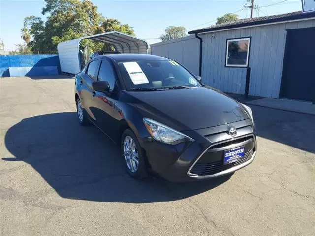 $10995 : 2017 Yaris iA image 2