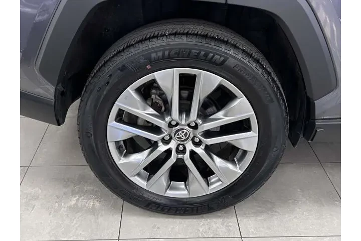 $34888 : Toyota RAV4 2023 AWD XLE Pre image 7