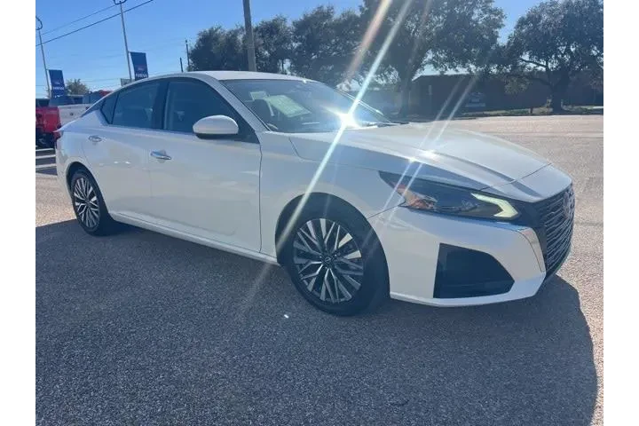 $19995 : Nissan Altima 2023 2.5 SV 4d image 4