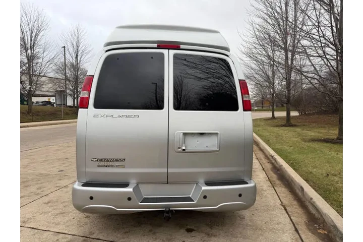 $34997 : 2017 Express 2500 image 6