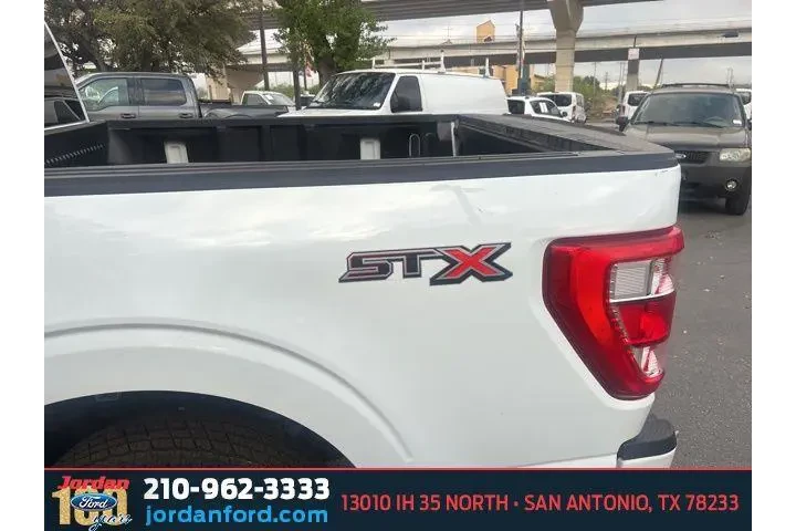 $27925 : Ford F-150 2023 4x2 XL 4dr S image 6