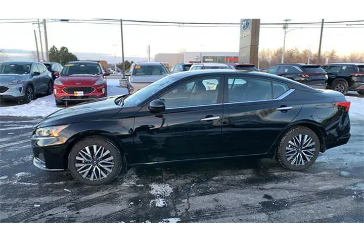 $26990 : Nissan Altima 2023 AWD 2.5 S image 2