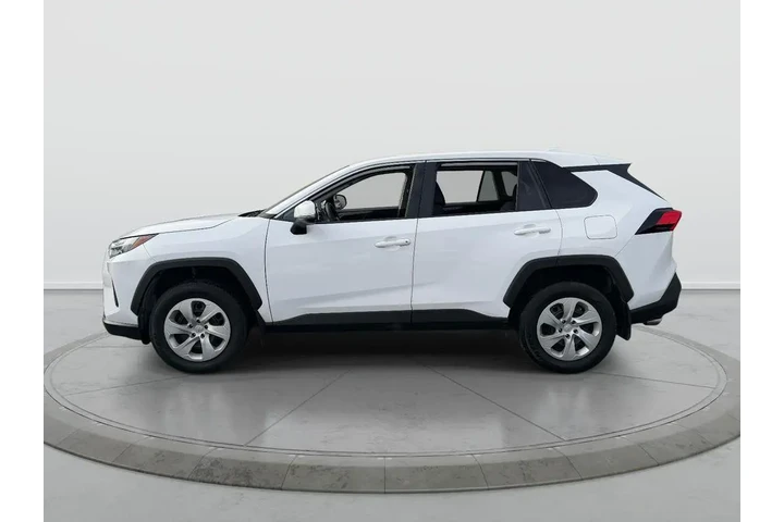 $26918 : Toyota RAV4 2023 AWD LE 4dr image 4