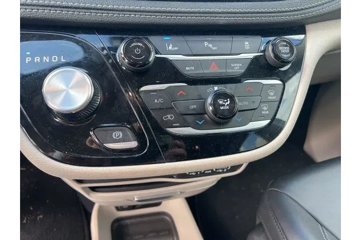 $26797 : Chrysler Pacifica Plug-In Hy image 7