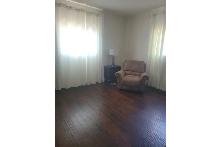 $1000 : Renta de cuarto image 1