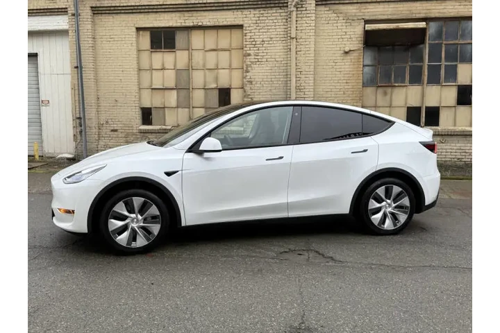 2020 Model Y Long Range image 5