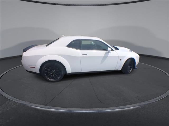 $50000 : PRE-OWNED 2022 DODGE CHALLENG image 9