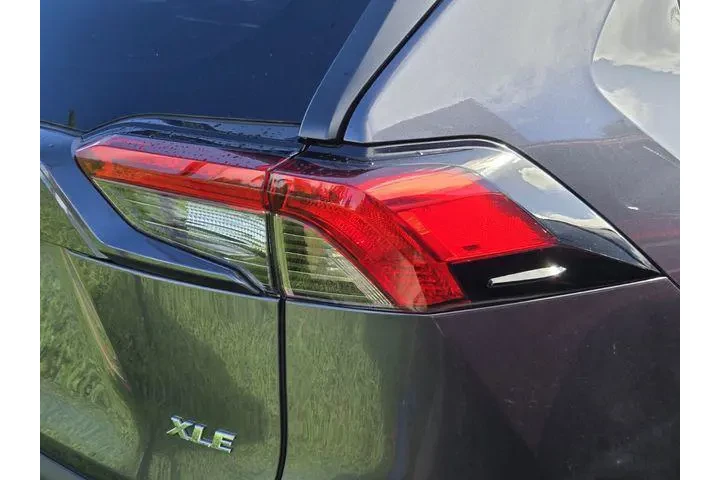 $32987 : Toyota RAV4 2024 XLE Premium image 9