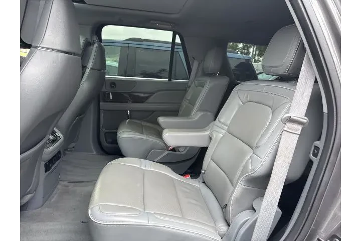 $28585 : Lincoln Navigator 2018 4x4 R image 7