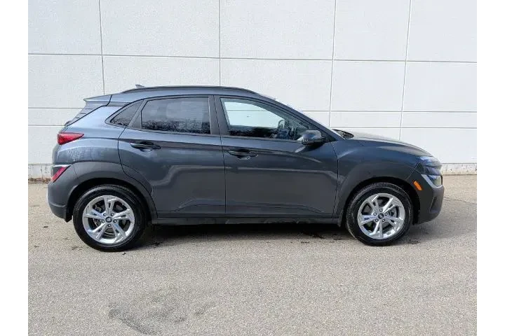 $17995 : Hyundai KONA 2022 AWD SEL 4d image 5