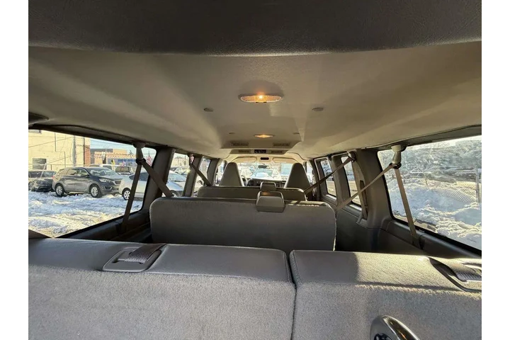 $24386 : Chevrolet Express 2022 LS 25 image 7