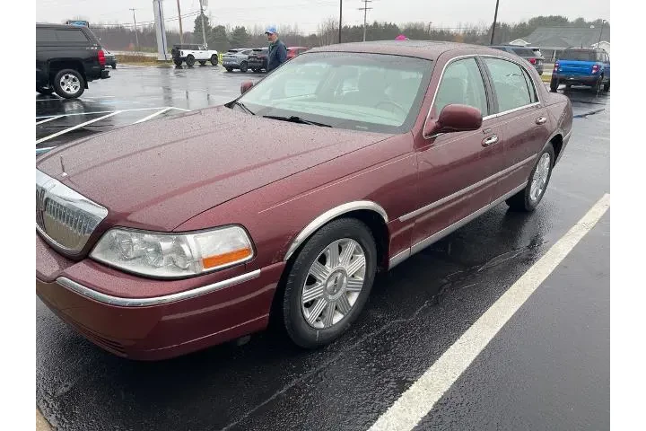 $5300 : Lincoln Town Car 2004 Ultima image 2