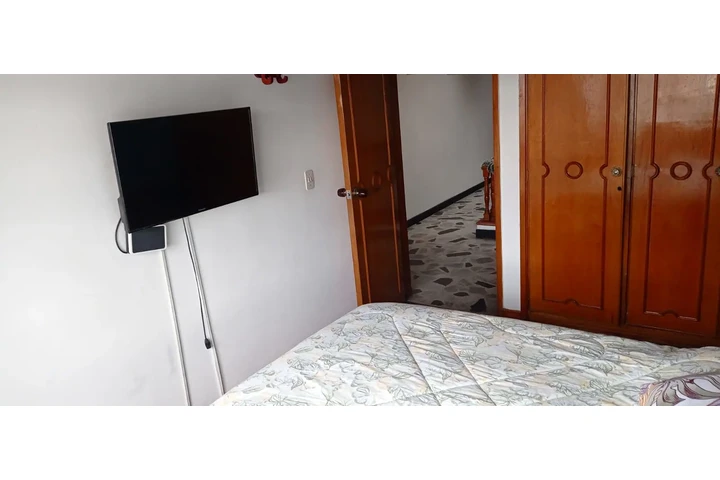 $700000 : ARRIENDO HABITACIÓN NORMANDIA image 5