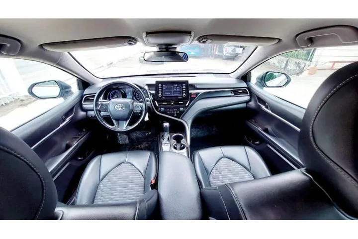 $15990 : 2022 Camry SE image 5