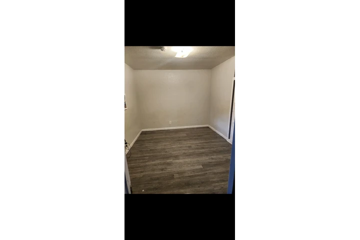 $950 : Se renta cuarto en compton image 2