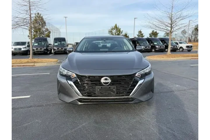 $18045 : Nissan Sentra 2024 SV 4dr Se image 2