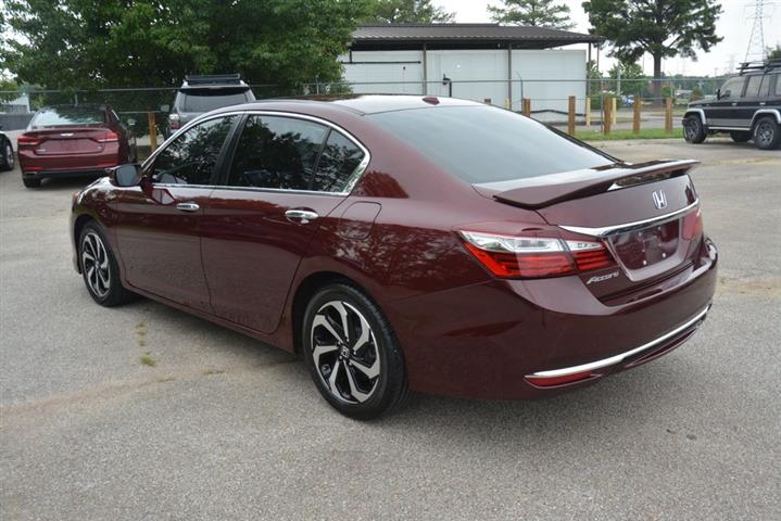 2017 Accord EX-L image 10