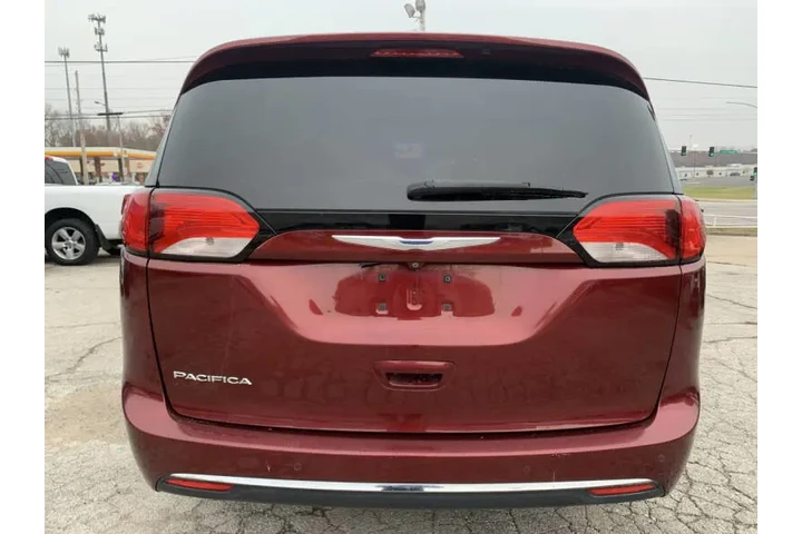$7999 : 2018 Pacifica Touring L image 5