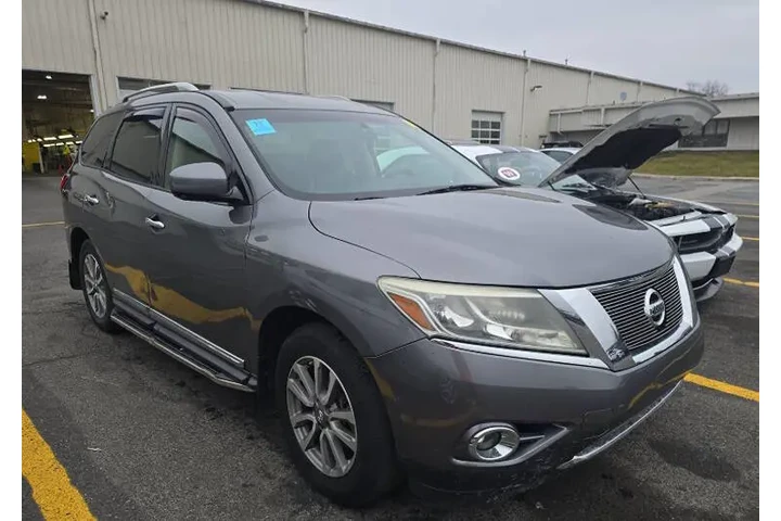 $7495 : 2015 Pathfinder SL image 3