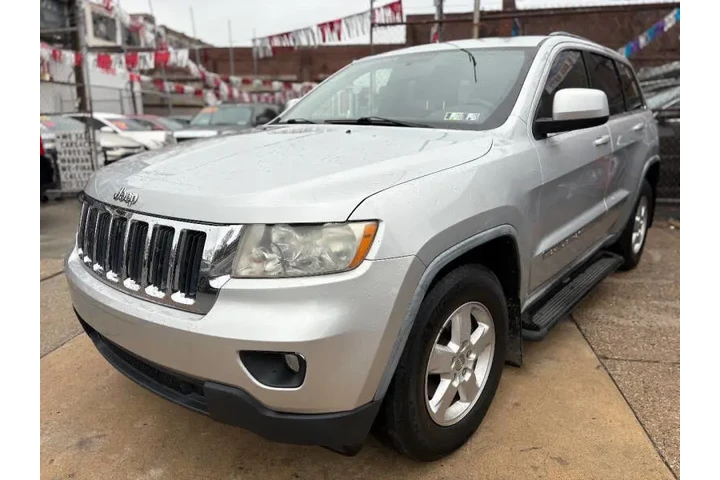 $9995 : 2011 Grand Cherokee Laredo image 5