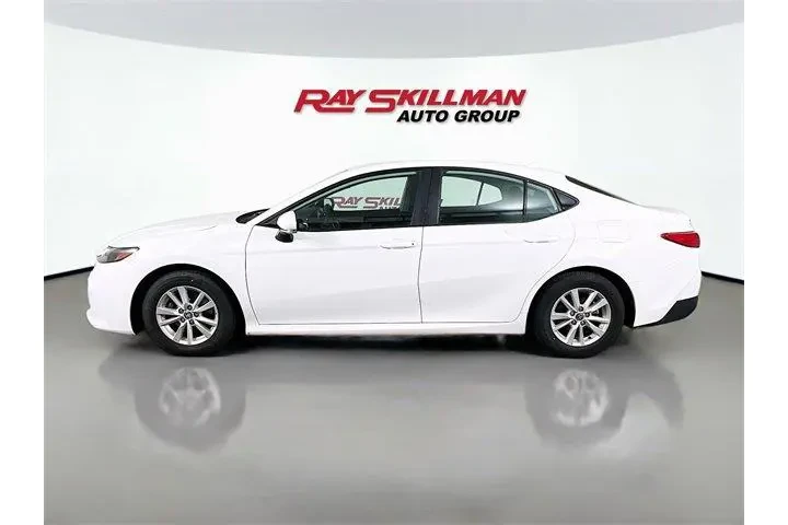 $24975 : Toyota Camry 2025 LE 4dr Sed image 4