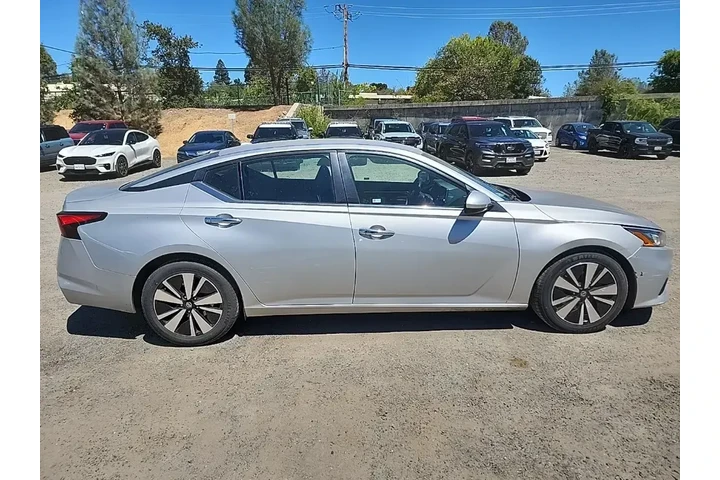 $17200 : Nissan Altima 2022 2.5 SV 4d image 7