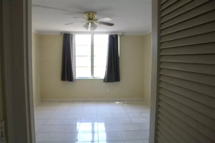 $2300 : North Miami Beach. Aventura image 7