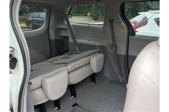 $8561 : Toyota Sienna 2011 LE 8-Pass image 4