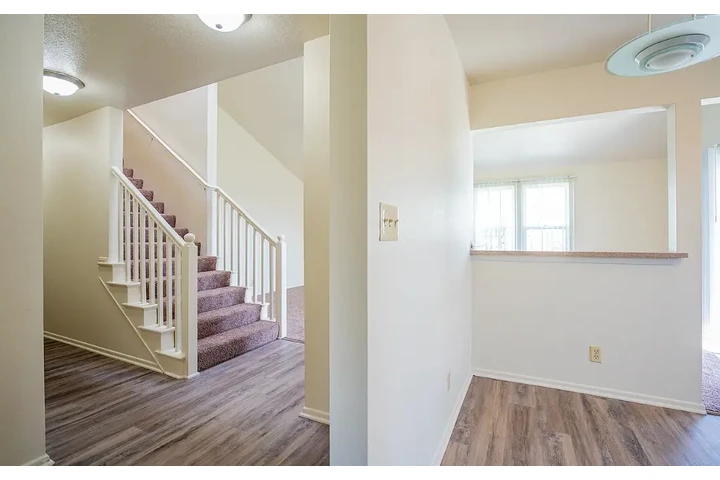 $2500 : 3 bedroom apartment image 2