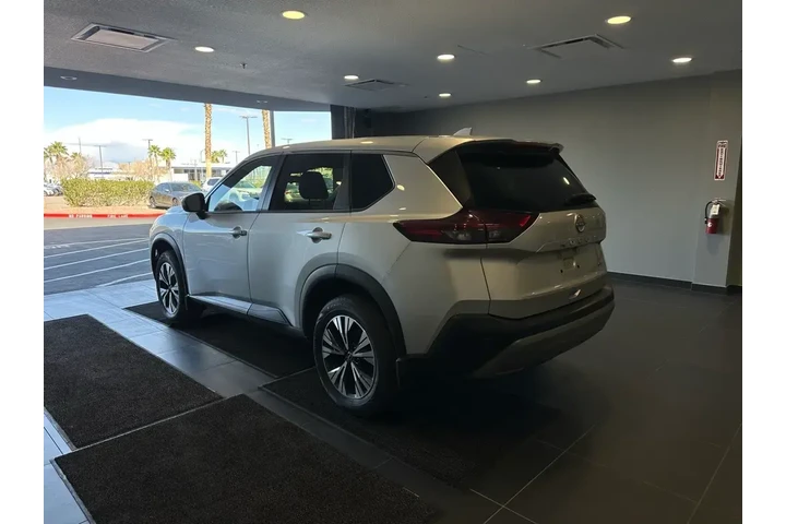 $18984 : Nissan Rogue 2023 SV 4dr Cro image 6