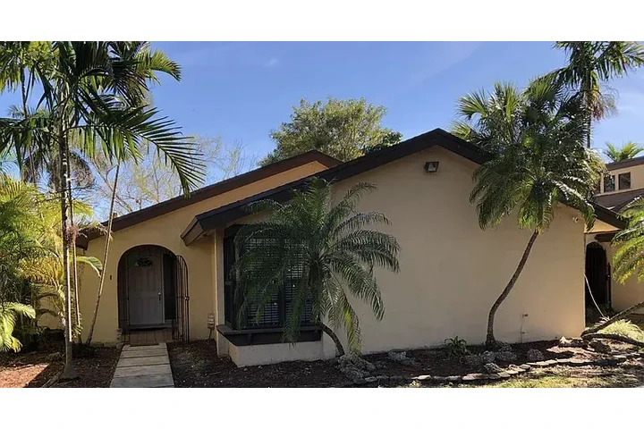 $1795 : HOME FOR RENT IN MAIMI FL image 4