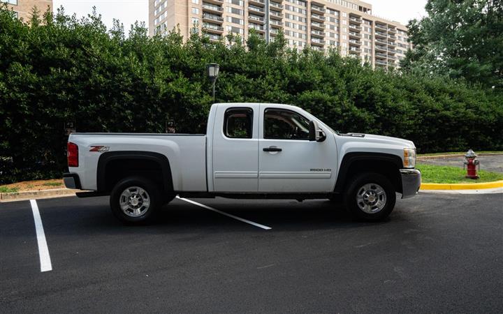 $15000 : 2010 CHEVROLET SILVERADO 2500 image 3