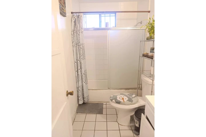 $575 : Rento cuarto image 4