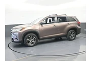 $17891 : Toyota Highlander 2019 LE 4d thumbnail