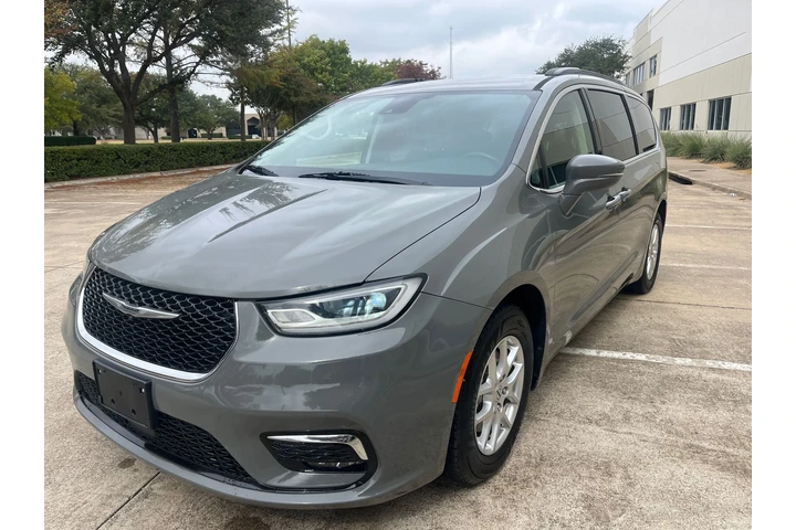 $12990 : 2022 Pacifica Touring L image 4