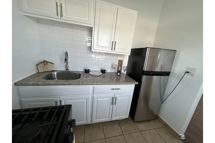 $1295 : 🏡 Estudio en Renta – Excelent image 3