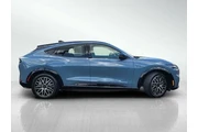 $34650 : Ford Mustang Mach-E 2024 AWD thumbnail