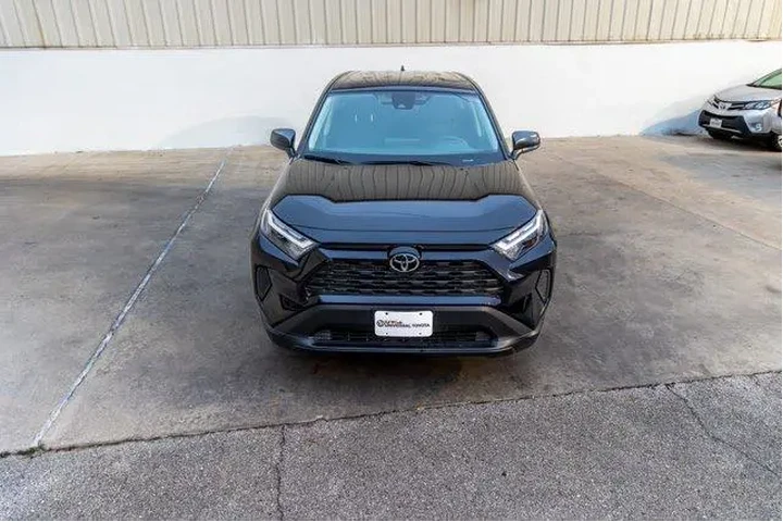 $27960 : Toyota RAV4 2025 LE 4dr SUV image 3