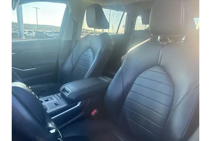 $26995 : Toyota Highlander 2021 XLE 4 image 8