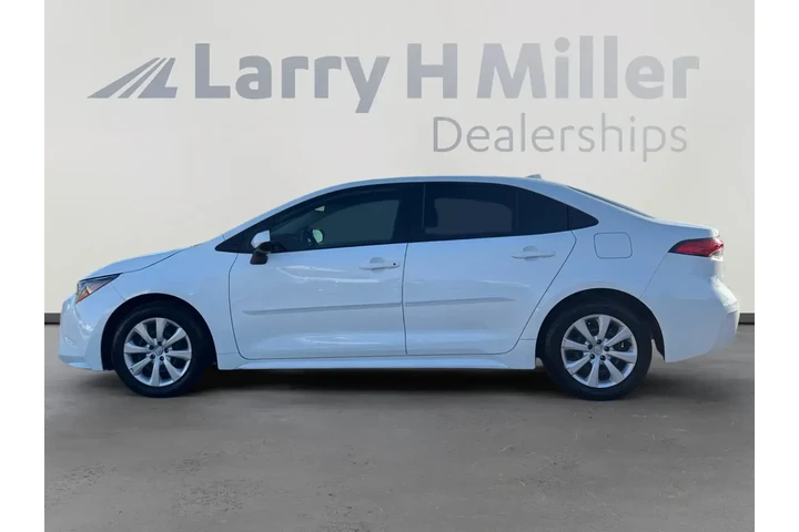 $21830 : Toyota Corolla 2024 LE 4dr S image 2