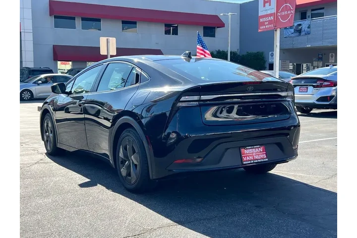 $30998 : Toyota Prius Prime 2024 SE 4 image 3