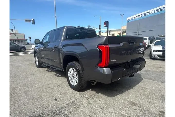 $39388 : Toyota Tundra 2023 4x4 SR5 4 image 6