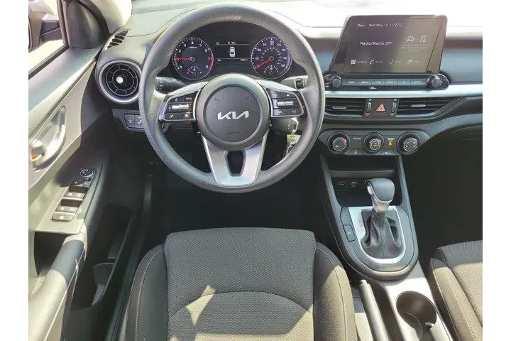 $16000 : Kia Forte 2022 FE 4dr Sedan image 4