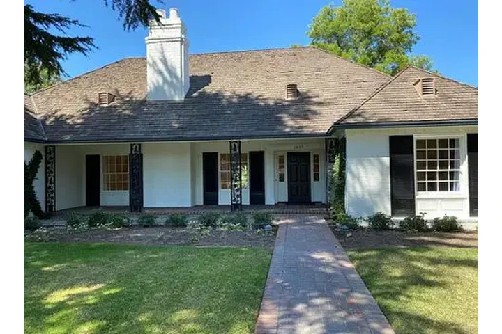 $2150 : Location, location, location. image 2