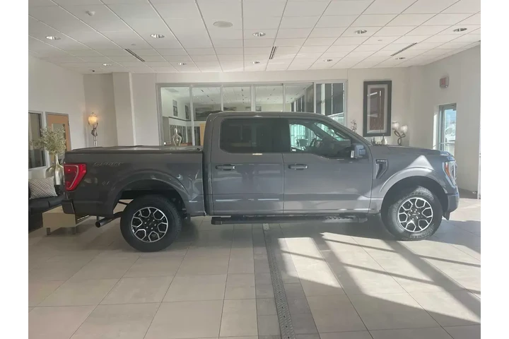 $29845 : Ford F-150 2021 4x4 Lariat 4 image 2